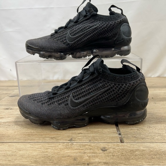 Nike woman’s Vapormax 2021 FK Flyknit Sneaker Triple Black size 5 Y Women’s 6.5 - Picture 3 of 10